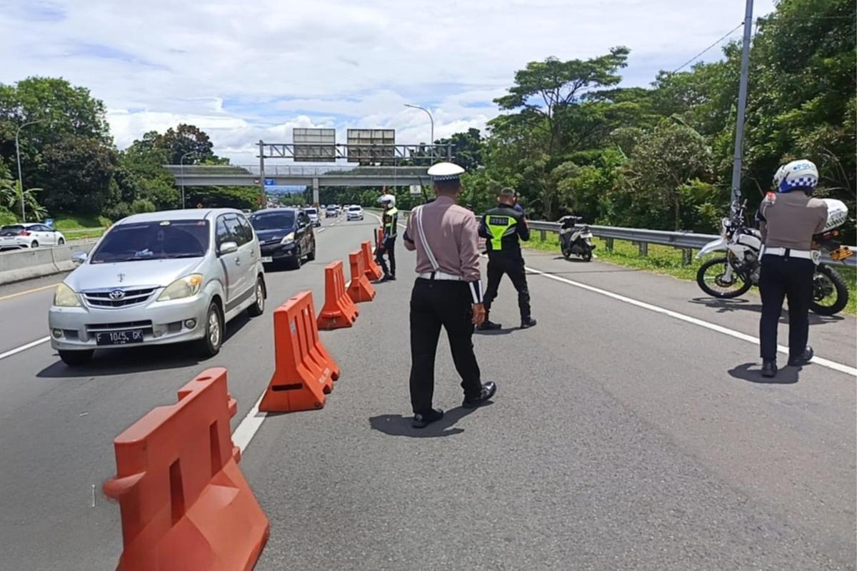 Satlantas Polres Bogor, Puncak, libur Lebaran 2025, libur lebaran 2025, Polisi Berlakukan One Way dari Jakarta ke Puncak