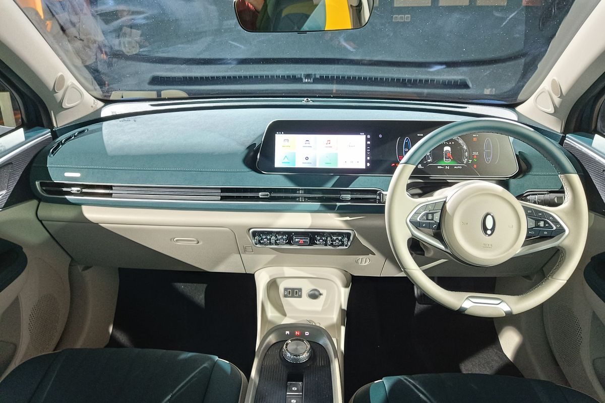 GWM Ora, interior, gwm ora, GWM Ora 03, Interior GWM Ora 03, Detail Interior GWM Ora 03, Masih Banyak Tombol Fisik