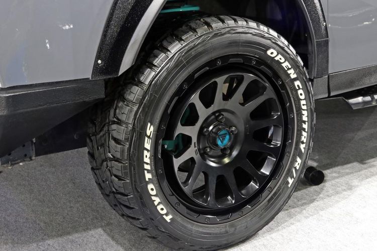 Ketika Toyota Alphard Menjelma Jadi Mobil Off-Road