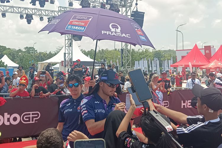 MotoGP, mandalika, MotoGP Indonesia, MotoGP Mandalika, MotoGP Hero Walk, Keseruan MotoGP Hero Walk di Mandalika, Bertemu Pebalap Langsung