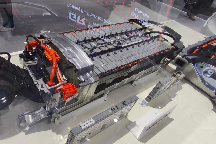 Ini Alasan Toyota Tidak Menyarankan Rekondisi Baterai Mobil Hybrid