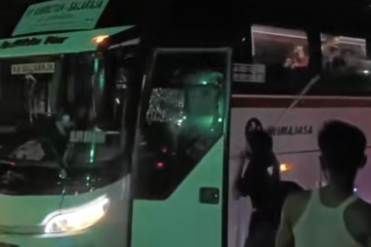 pengamen, bus Primajasa, Primajasa, bus primajasa, primajasa, aksi arogansi, bus Primajasa diserang, Viral, Video Aksi Pengamen Merusak Bus Primajasa di Tangerang