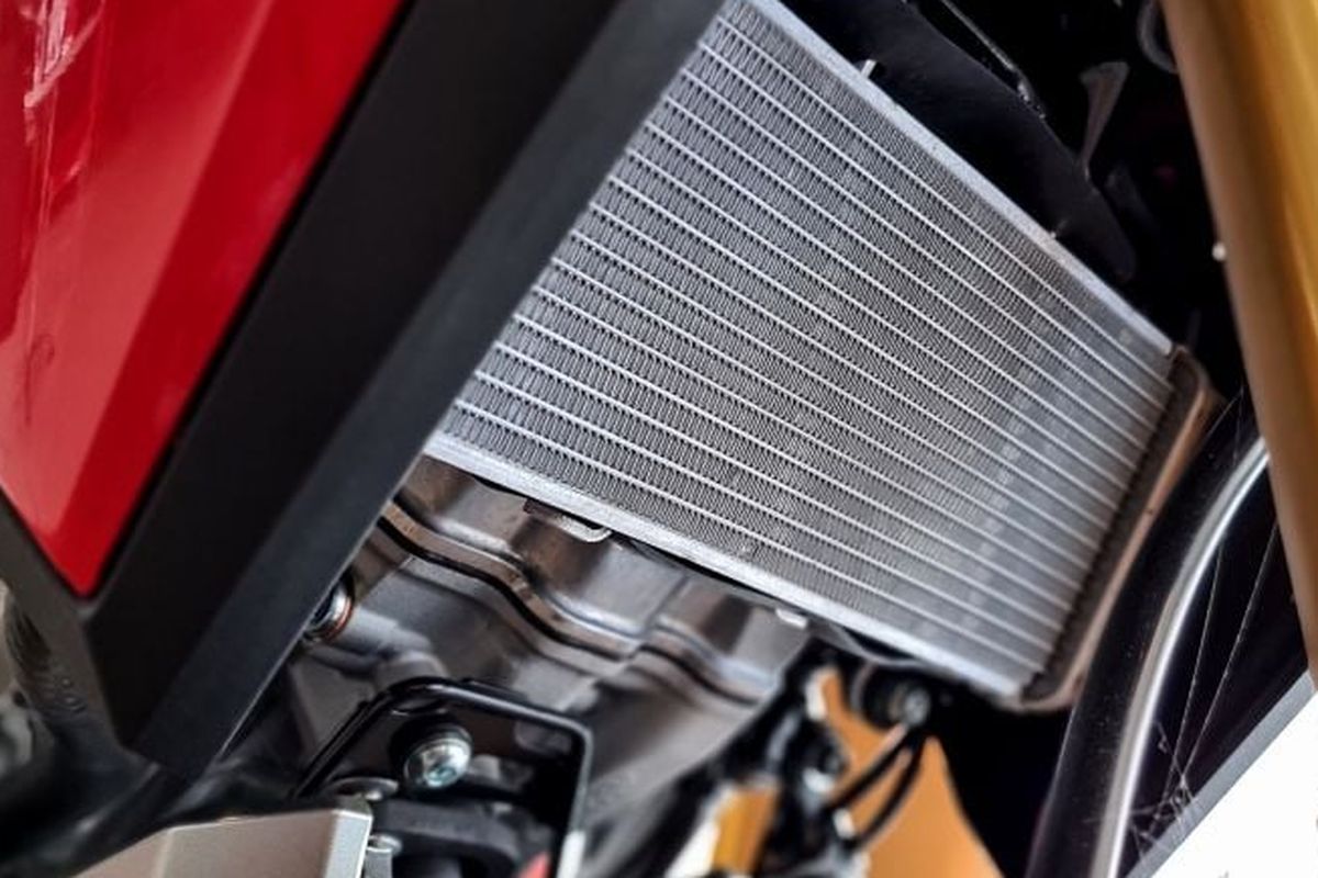 pengurasan radiator, perawatan radiator, coolant berkualitas, risiko overheat, Waktu yang Tepat untuk Menguras Radiator Motor