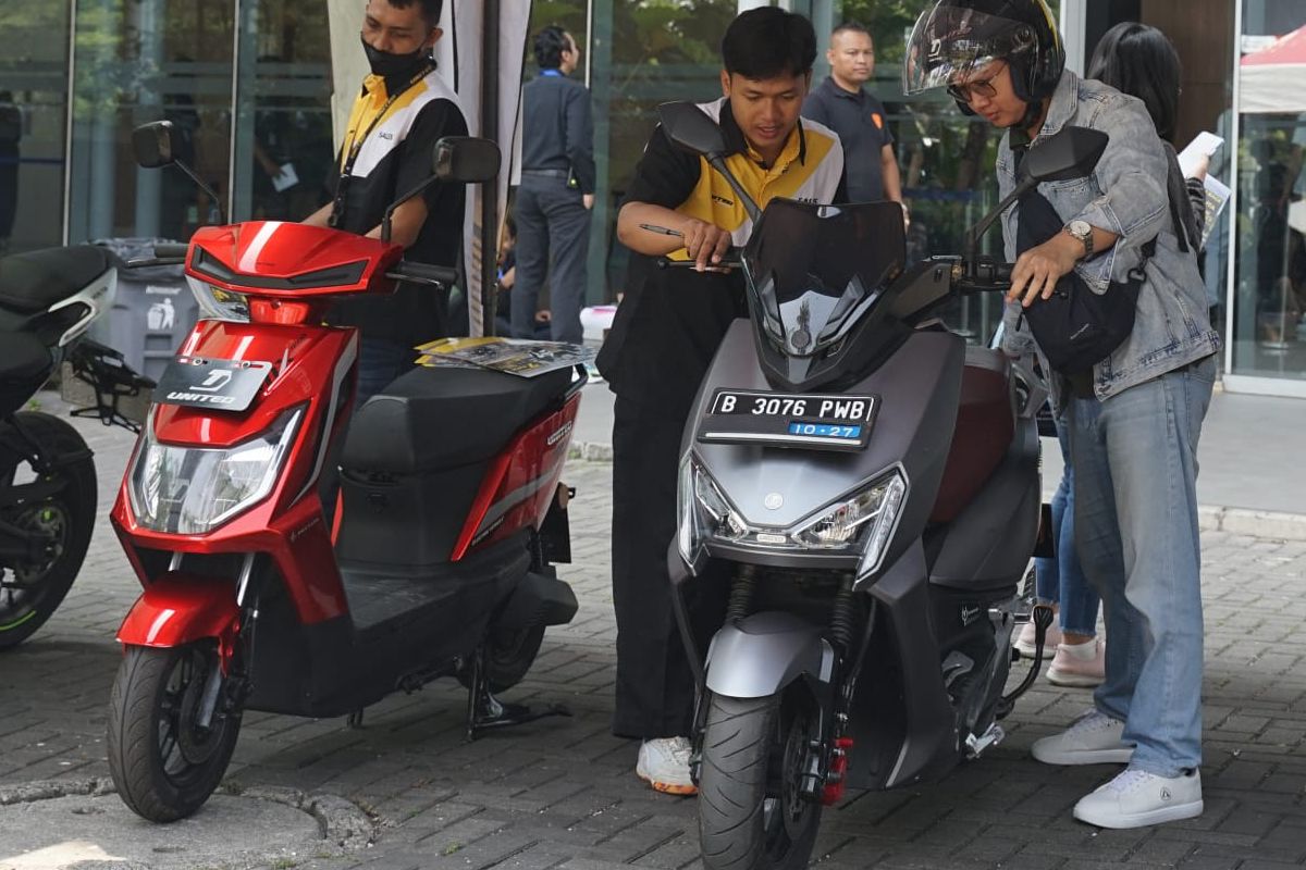 transisi kendaraan ramah lingkungan, subsidi motor listrik, penjualan motor listrik, Industri Kendaraan listrik, Subsidi motor listrik, Penjualan Motor Listrik 2025 Anjlok: Apa Penyebabnya?