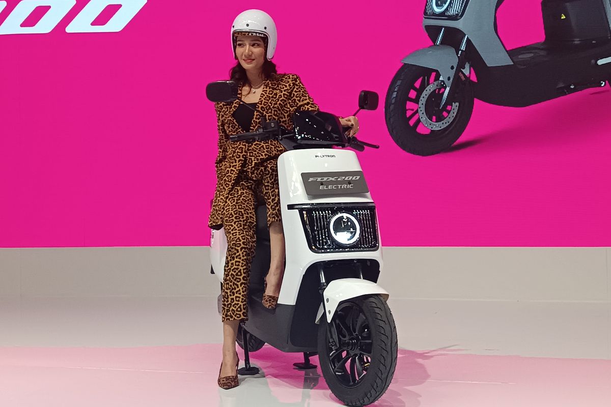 motor listrik Polytron, Fox 200, kebutuhan ibu-ibu, kendaraan praktis, Polytron Fox 200: Punya Beragam Fitur Canggih Untuk Ibu-Ibu