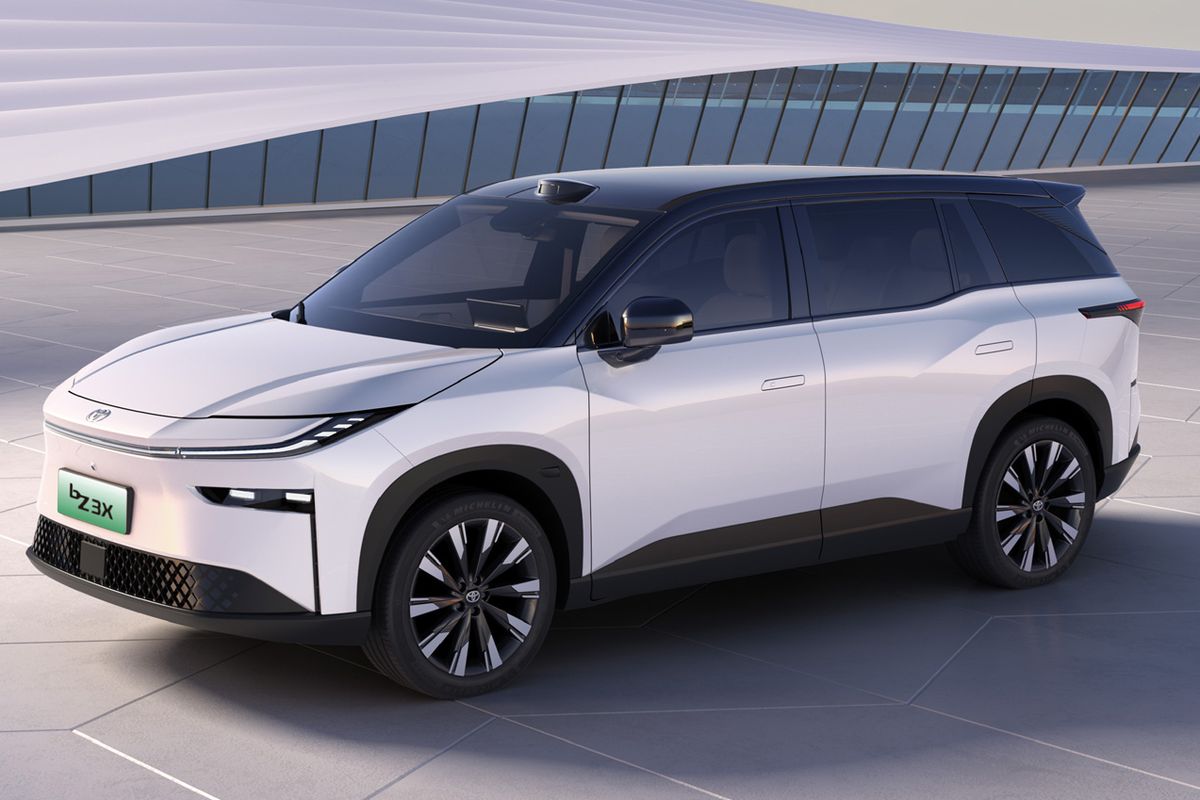 Toyota, kendaraan listrik, otomotif, mobil listrik, Toyota bZ3X, Laris Manis, Toyota Catat Pemesanan bZ3X Tembus 20.000 Unit Lebih
