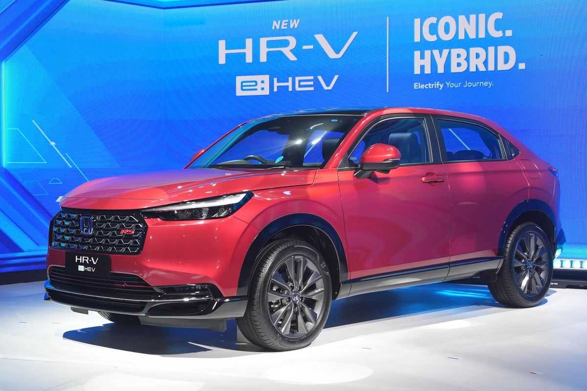 Suzuki Fronx, harga mobil hybrid, Honda HR-V Hybrid, suzuki fronx, Tambah HR-V e:HEV, Cek Komparasi Harga Mobil Hybrid Bulan Ini