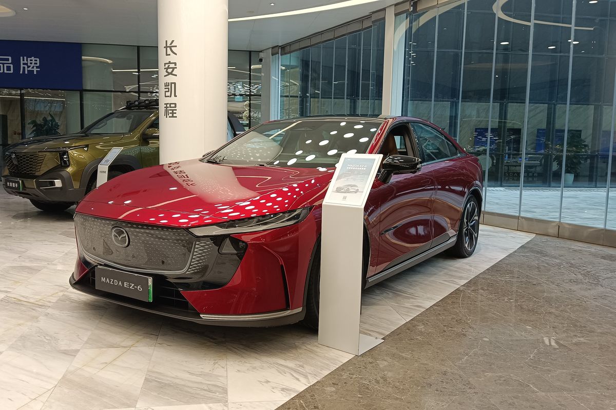 Melihat Sedan Listrik Mazda ez-6 di Markas R&D Changan Automobile