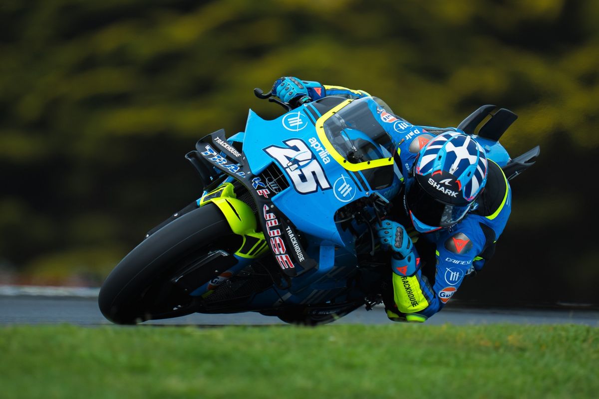 Aprilia RS-GP, Davide Brivio, Raul Fernandez, Trackhouse Racing, motogp 2025, motogp australia 2025, raul fernandez motogp 2025, trackhouse motogp, Kemenangan Sensasional Raul dan Trackhouse Racing di MotoGP Australia