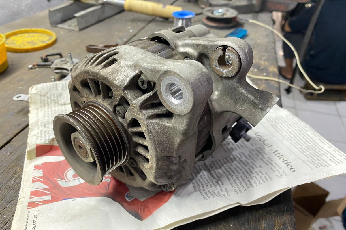 komponen mobil, komponen kendaraan, dinamo starter, dinamo, altenator, altenator mobil, Alternator: Fungsi, Cara Kerja, dan Bedanya dengan Dinamo Starter