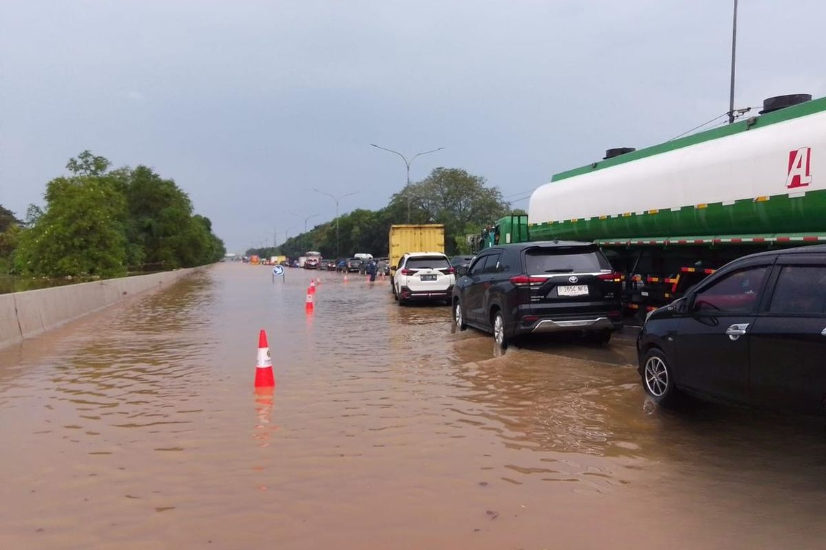 ground clearance, air intake, kewaspadaan berkendara, Jakarta Banjir, Batas Aman Melewati Banjir Jakarta Menurut Ahli