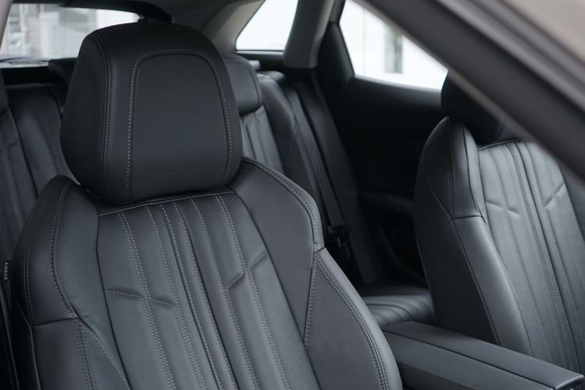 Jok Mobil, mobil, interior mobil, membersihkan jok mobil, Cara Aman Membersihkan Jok Mobil, Jangan Asal Pilih Sabun
