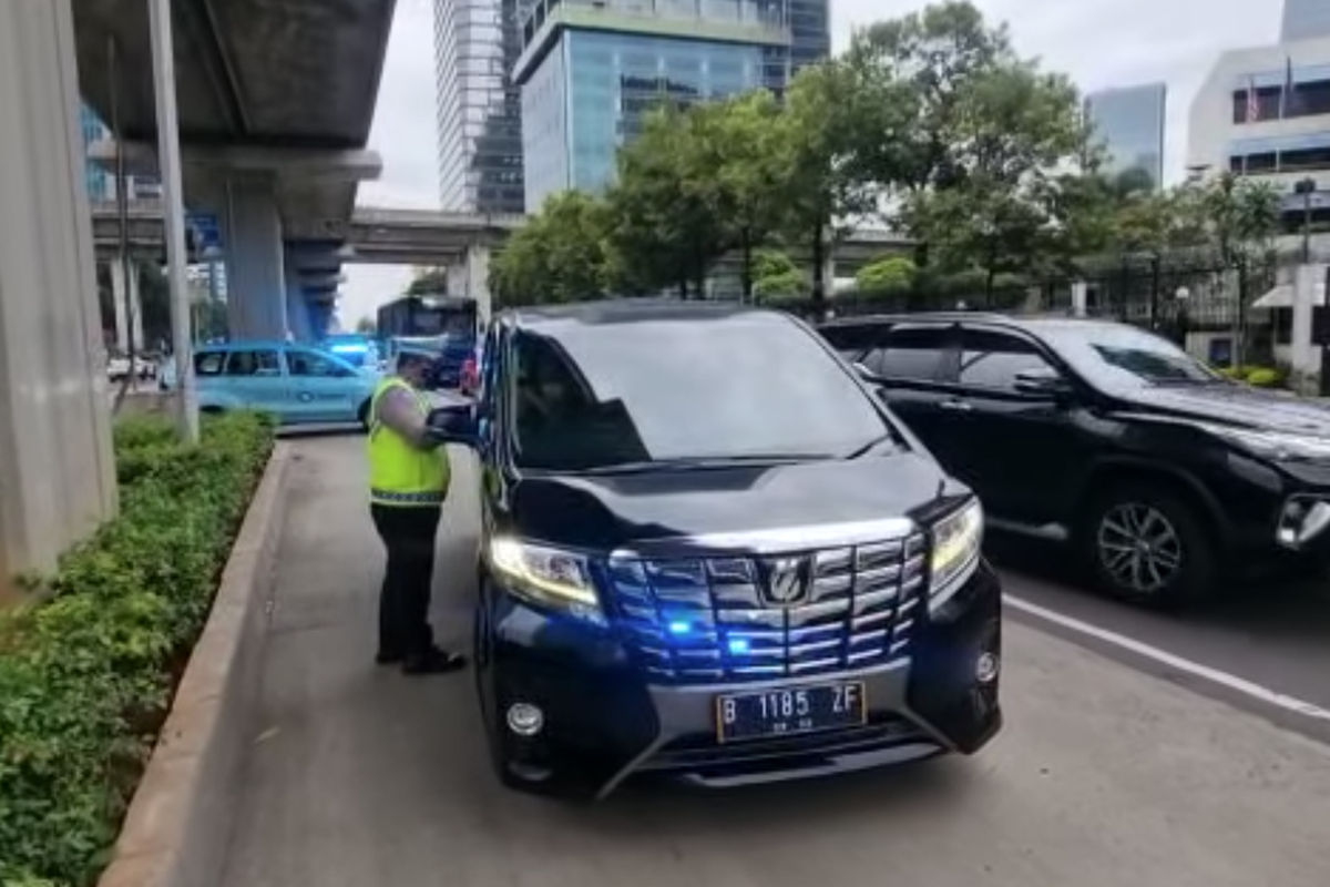 Lampu, strobo, strobo dan sirene, rotator dan sirene, Strobo dan Rotator Perlu Dikontrol Seperti Aturan Senjata Api