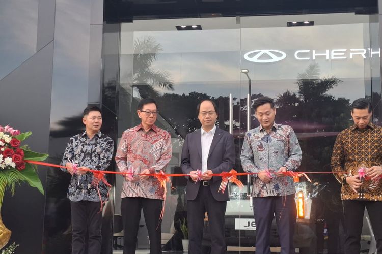 Chery Resmikan Diler Baru di Puri Indah