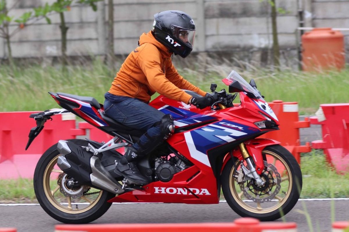motor, Honda, motor sport, Kawasaki, Yamaha, QJMotor, Motor Sport, harga motor, Suzuki, yamaha, CFMoto, Daftar Harga Motor Sport per April 2025, CBR250R dan Ninja Naik