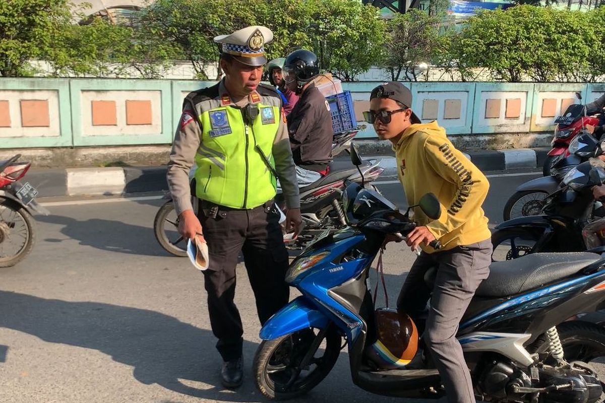 Polda Metro Jaya, Operasi Patuh Jaya, tilang elektronik, kesadaran berlalu lintas, Tilang elektronik, operasi patuh jaya, Operasi Patuh Jaya 2025 Masih Digelar: 14 Pelanggaran yang Diincar