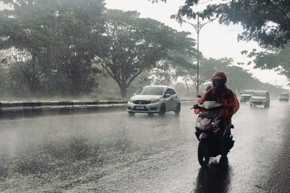 Waspada Hujan di Jakarta, Siapkan Jas Hujan Hari Ini
