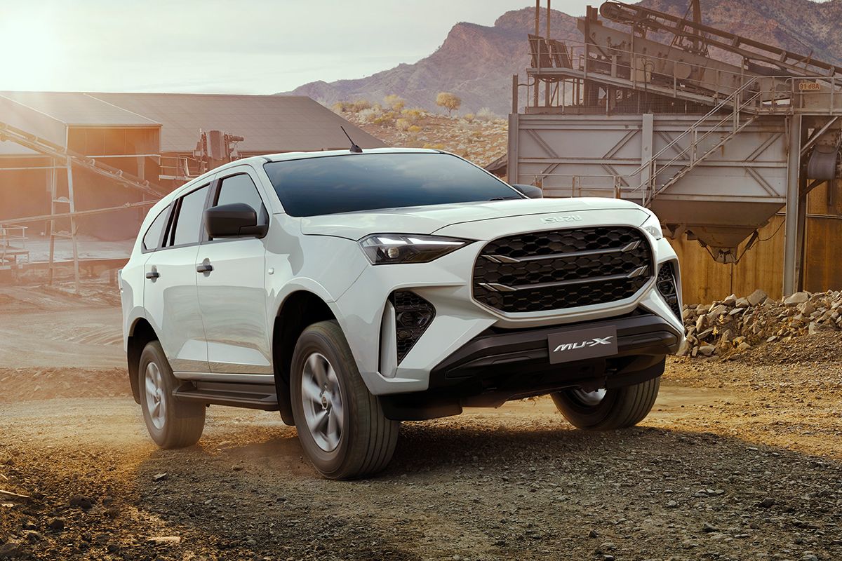 Isuzu, MU-X, Fortuner, spesifikasi, Komparasi, fortuner, mU-X, Komparasi Isuzu MU-X 2025 vs Toyota Fortuner 2025