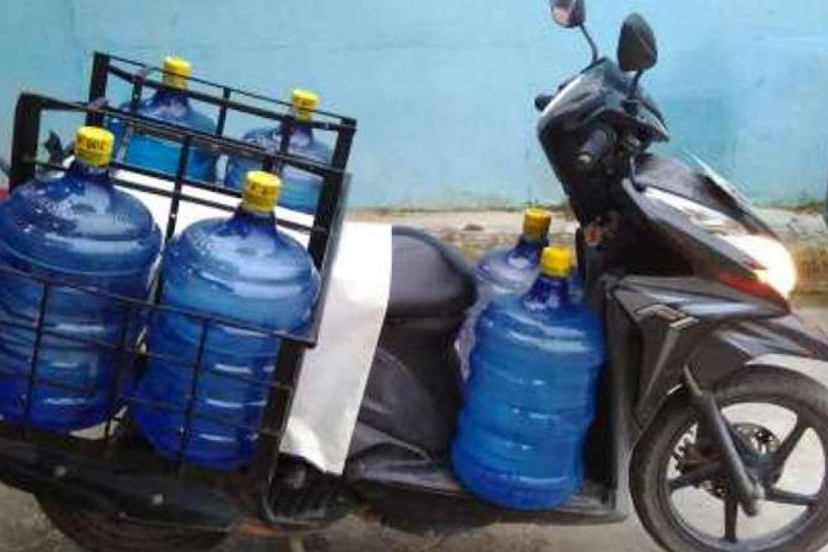 Kecelakaan lalu lintas, keselamatan berkendara, overload sepeda motor, kapasitas beban motor, Motor Kelebihan Muatan: Risiko Kecelakaan dan Kerusakan
