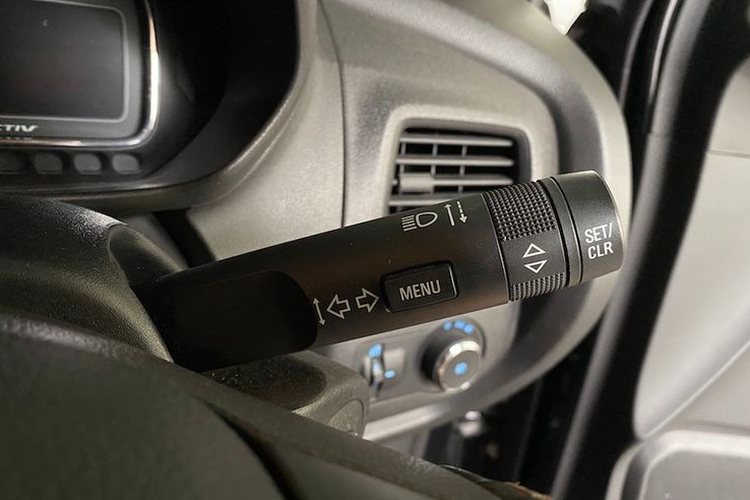 Cara Mengetahui Lampu Sein Mobil Mati Saat di Perjalanan