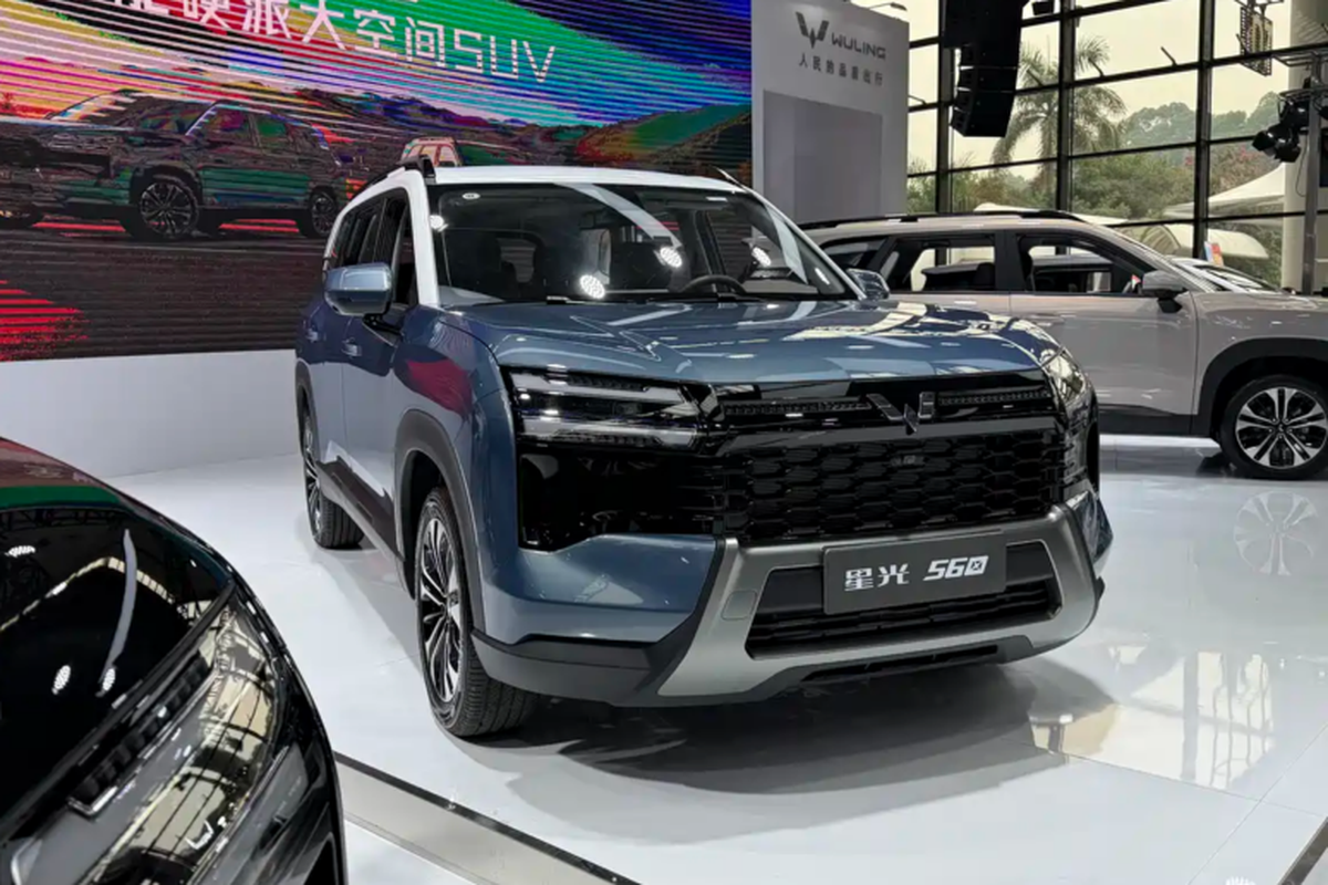 Wuling Starlight 560 Meluncur, Tersedia Mesin Bensin, EV, dan PHEV