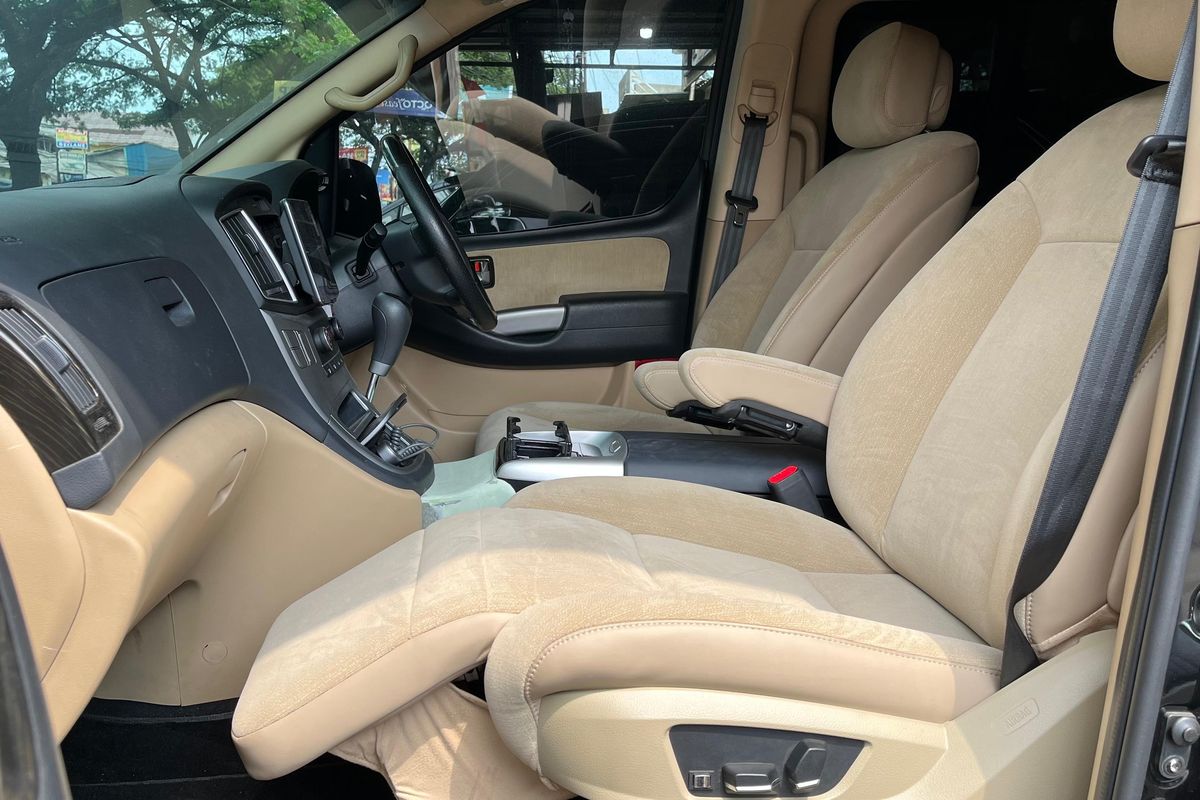 captain seat, interior mobil, retrim jok, pilot seat, ferari jok cibubur, Mengenal Perbedaan Jok Mobil Captain Seat dan Pilot Seat