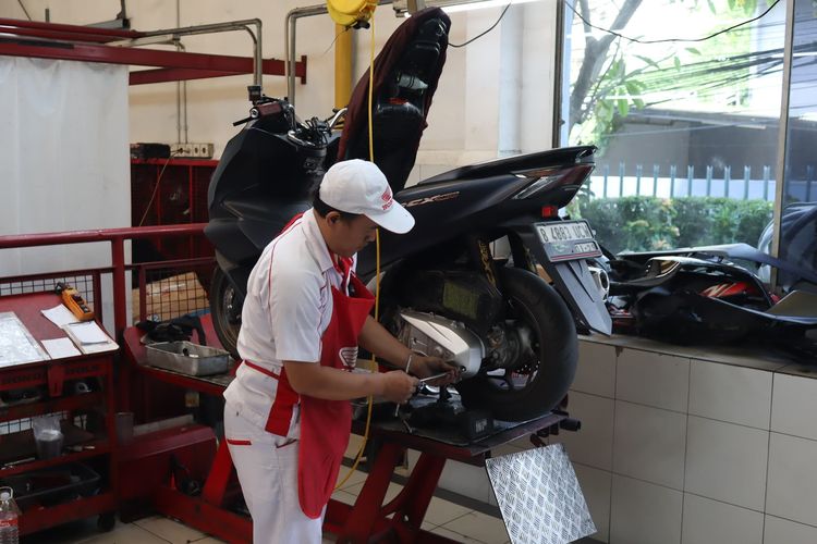 Jelang Lebaran, Bengkel Resmi Honda Banjir Order