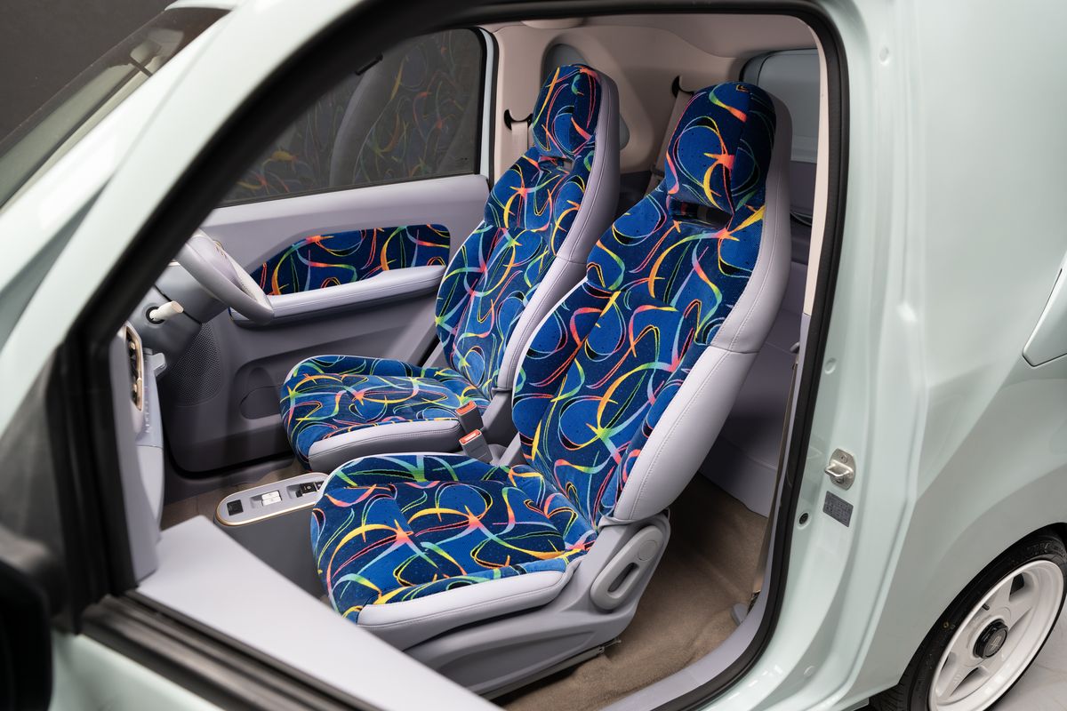 Jok Mobil, retrim jok, Jok fabric, Ferari Jok, cara aman bersihkan jok fabric, Cara Aman Bersihkan Jok Fabric, Hindari Pakai Air