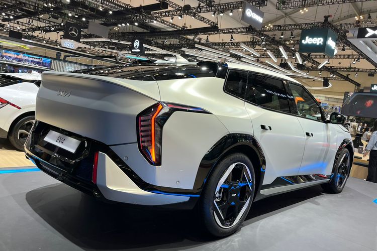 futuristik, Kia EV4, mobil listrik kia, baterai, GIIAS 2025, Kia EV4 Tebar Pesona di GIIAS 2025, Kental Nuansa Futuristik