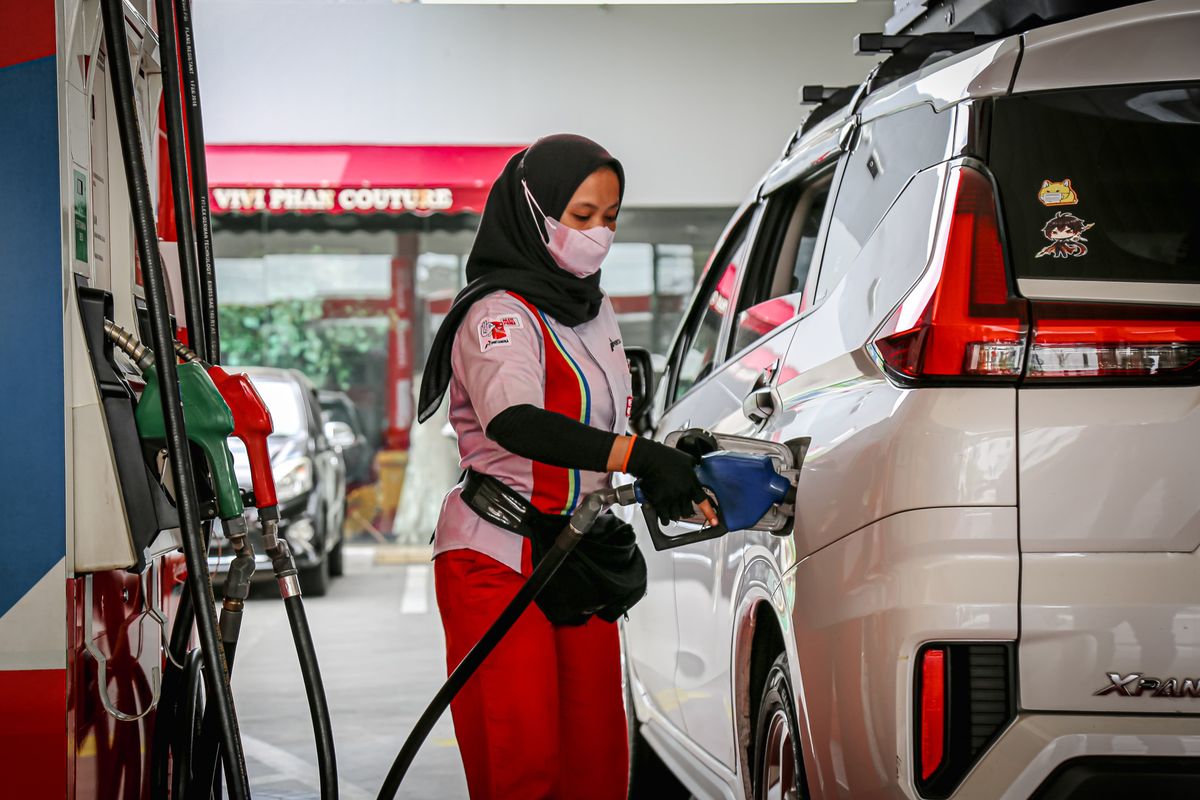 goyang mobil, mobil diesel, mobil bensin, isi BBM, Isi BBM, Mitos atau Fakta: Goyang Mobil Saat Isi BBM Benar-benar Membantu?
