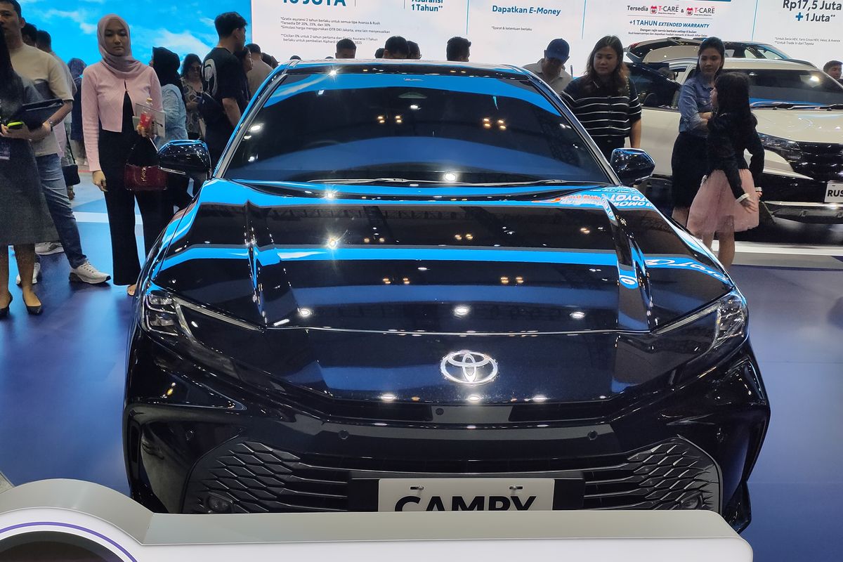 GIIAS 2025, Toyota Camry, Mercedes Benz AMG A 35, Diskon Mobil, toyota camry, GIIAS 2025: Diskon Mobil Mewah Hingga Ratusan Juta