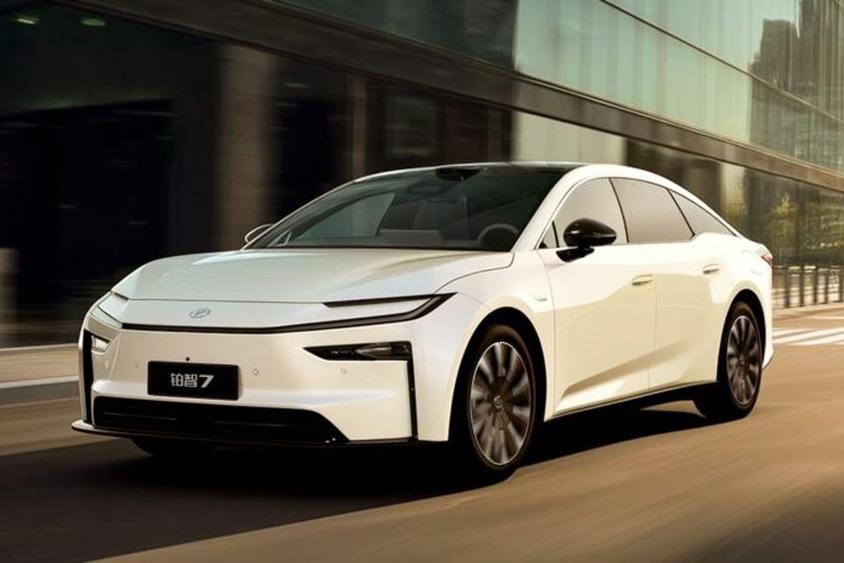 huawei, Toyota, mobil listrik, Toyota bZ7, Toyota bZ7 Siap Meluncur, Sedan Listrik Pakai Sistem Pintar Xiaomi