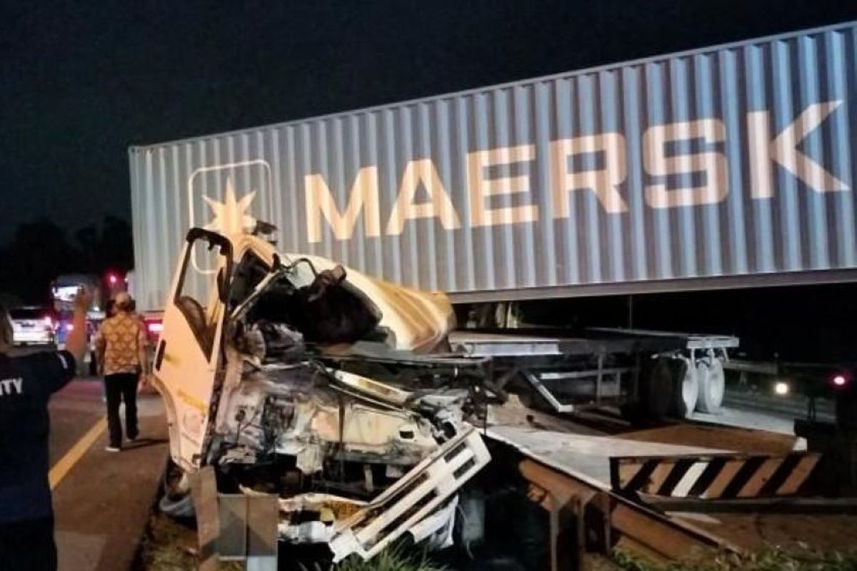 Semarang, rem blong, kecelakaan beruntun, truk rem blong, Tol Gayamsari, Belajar dari Kecelakaan Beruntun di Tol Gayamsari Semarang Akibat Rem Blong, Pengemudi Harus Terampil