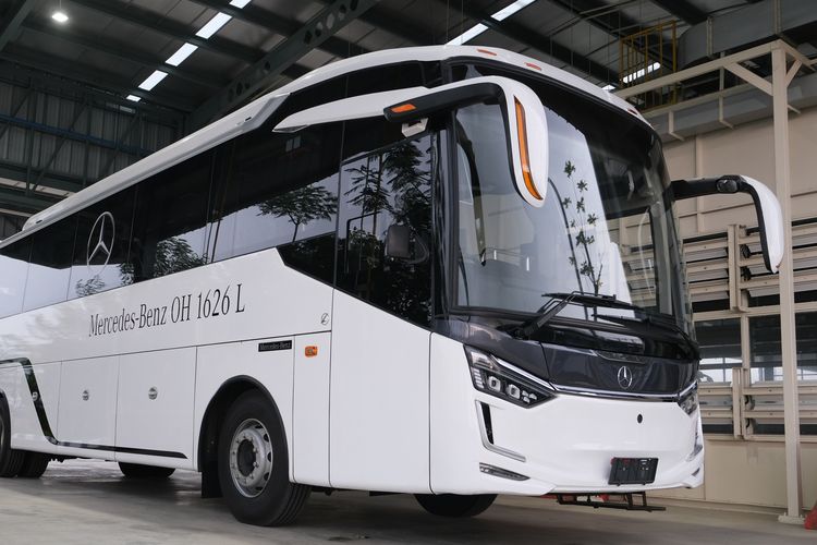 Bus Mercedes-Benz OH 1626 L Rakitan Cikarang Ekspor ke Thailand