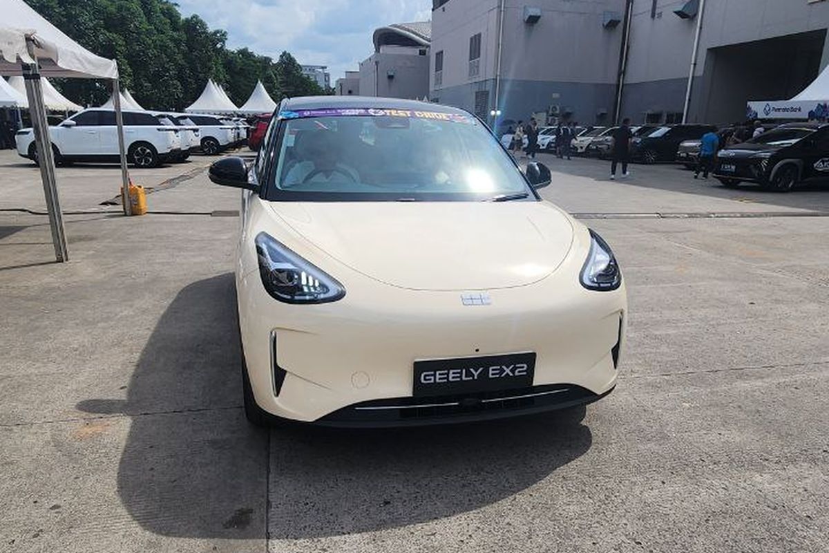 Perbandingan Geely EX2 dan Wuling Binguo EV di GJAW 2025