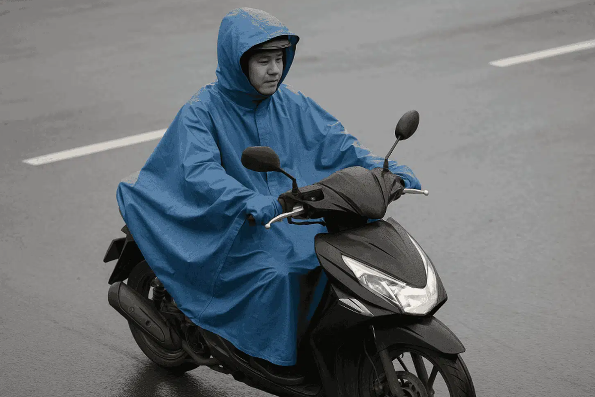 hujan, ponco, jas hujan, berkendara aman, bahaya, Ini Alasan Kenapa Jas Hujan Ponco Bahaya