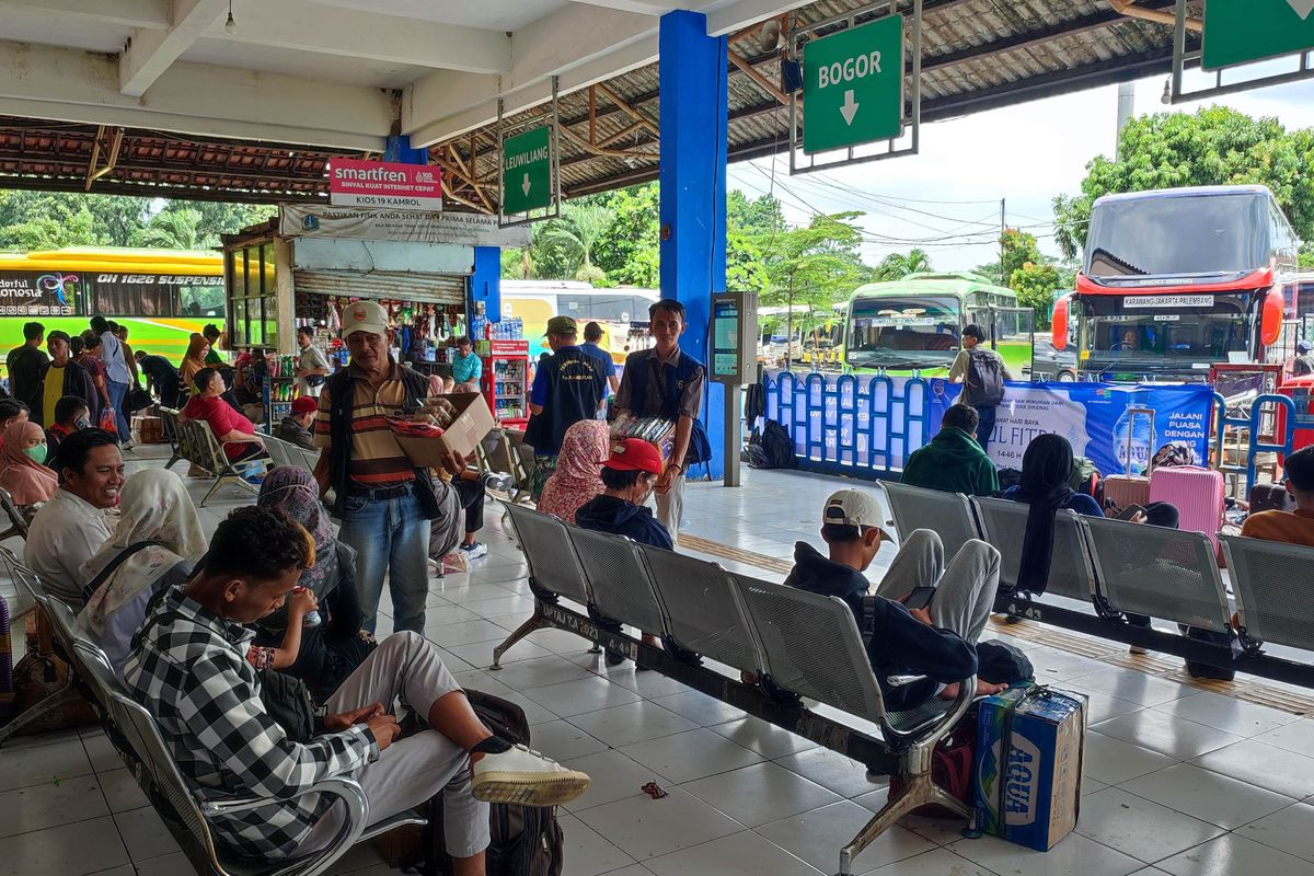 Natal 2025: Arus Mudik Mulai Padati Terminal Kampung Rambutan