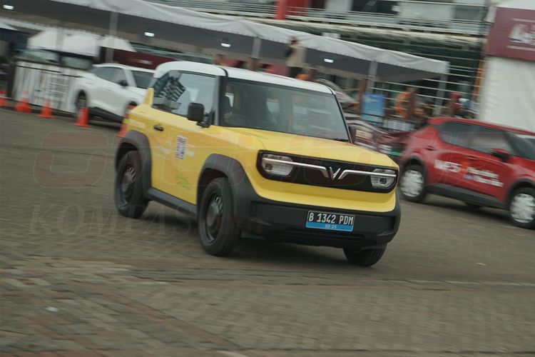 VinFast VF3 Diduga Patah Arm Usai Hantam Lubang Tol