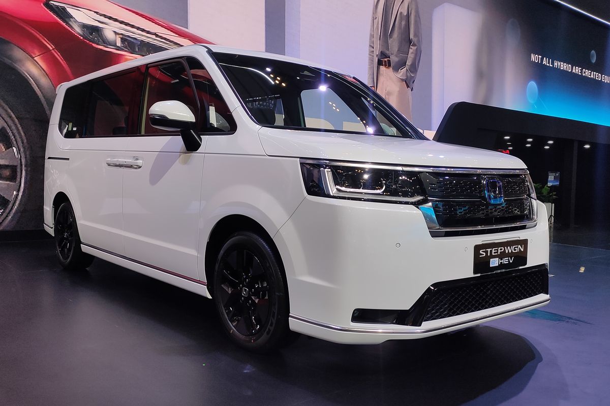 Honda Step WGN e:HEV, GIIAS 2025, keluarga modern, MPV Hybrid, Keluarga Modern, Spesifikasi dan Fitur Unggulan Honda Step WGN e:HEV