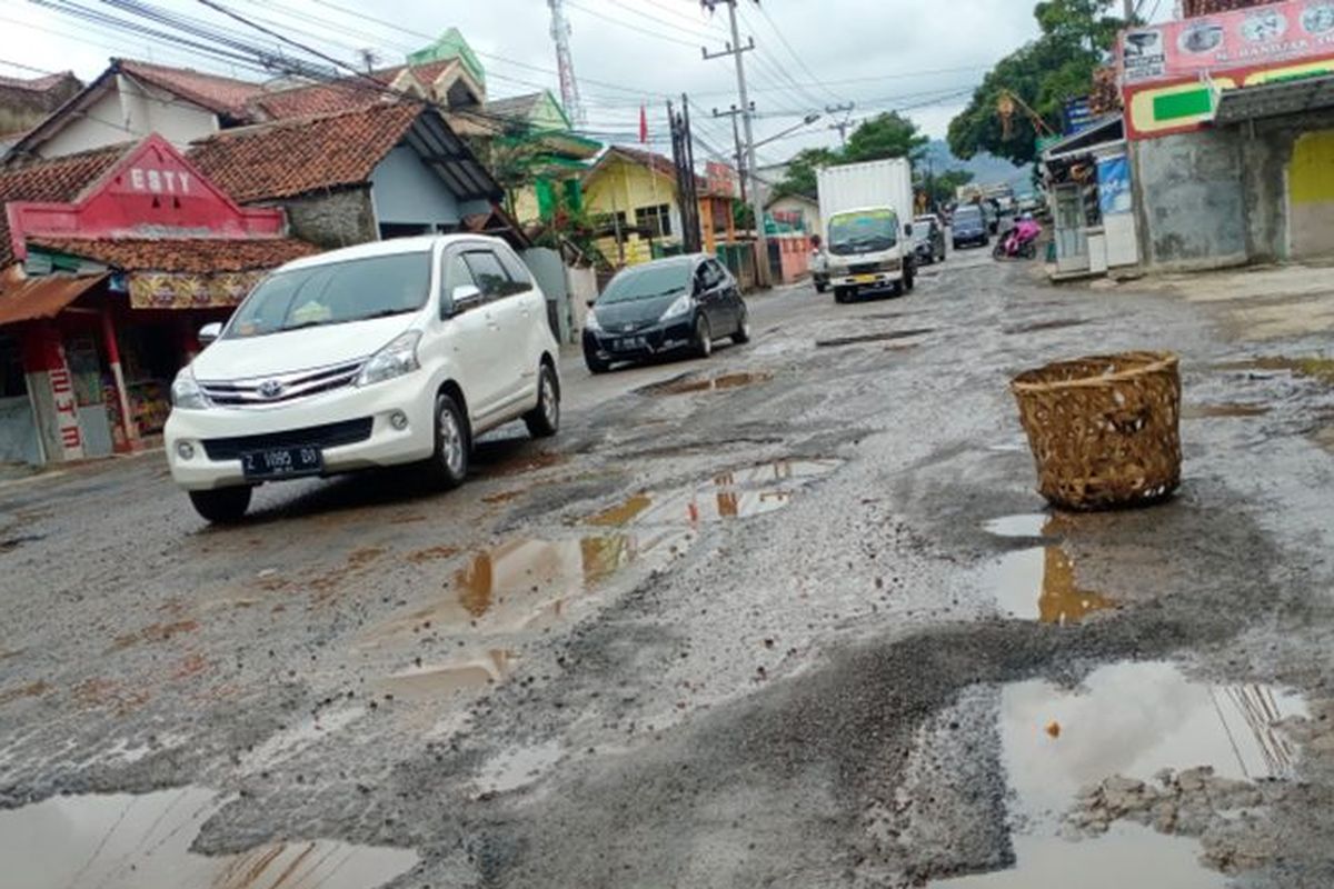 kaki-kaki mobil, inspeksi rutin, jalan rusak, Perawatan Mobil, Cara Menghindari Kerusakan Kaki-Kaki Mobil di Jalan Jelek
