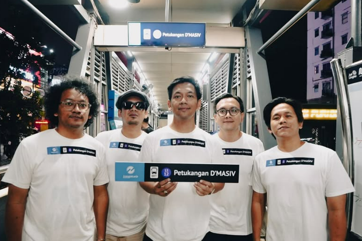 halte bus Transjakarta, D'Masiv, Halte Petukangan D'Masiv, Rian D'Masiv, D'MASIV, Rian D'MASIV, halte bus transjakarta, Halte Petukangan D'MASIV, halte petukangan utara ganti nama, Ini Alasan Halte Transjakarta Petukangan Pakai Nama D’Masiv