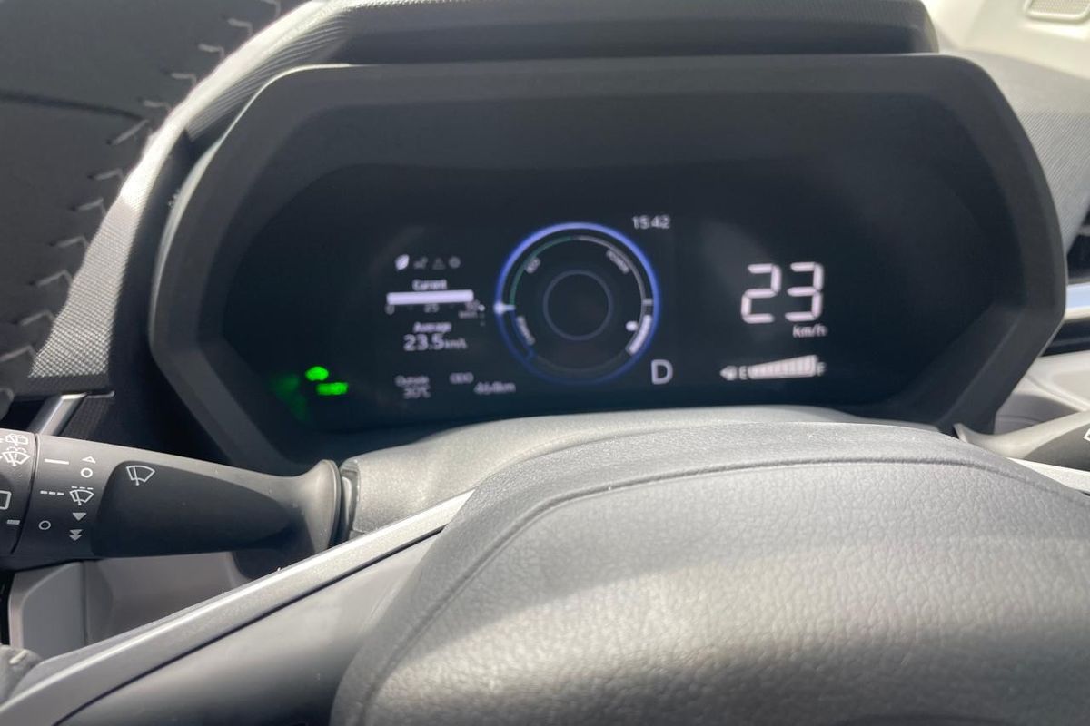 Cara Mengemudikan Mobil Hybrid agar Hemat Bahan Bakar