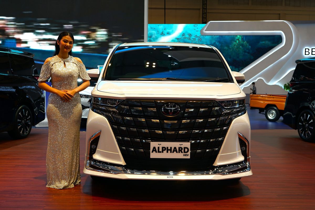 Toyota, mpv premium, Toyota Alphard, Toyota Alphard HEV, Spesifikasi dan Harga Terkini MPV Premium Toyota Alphard