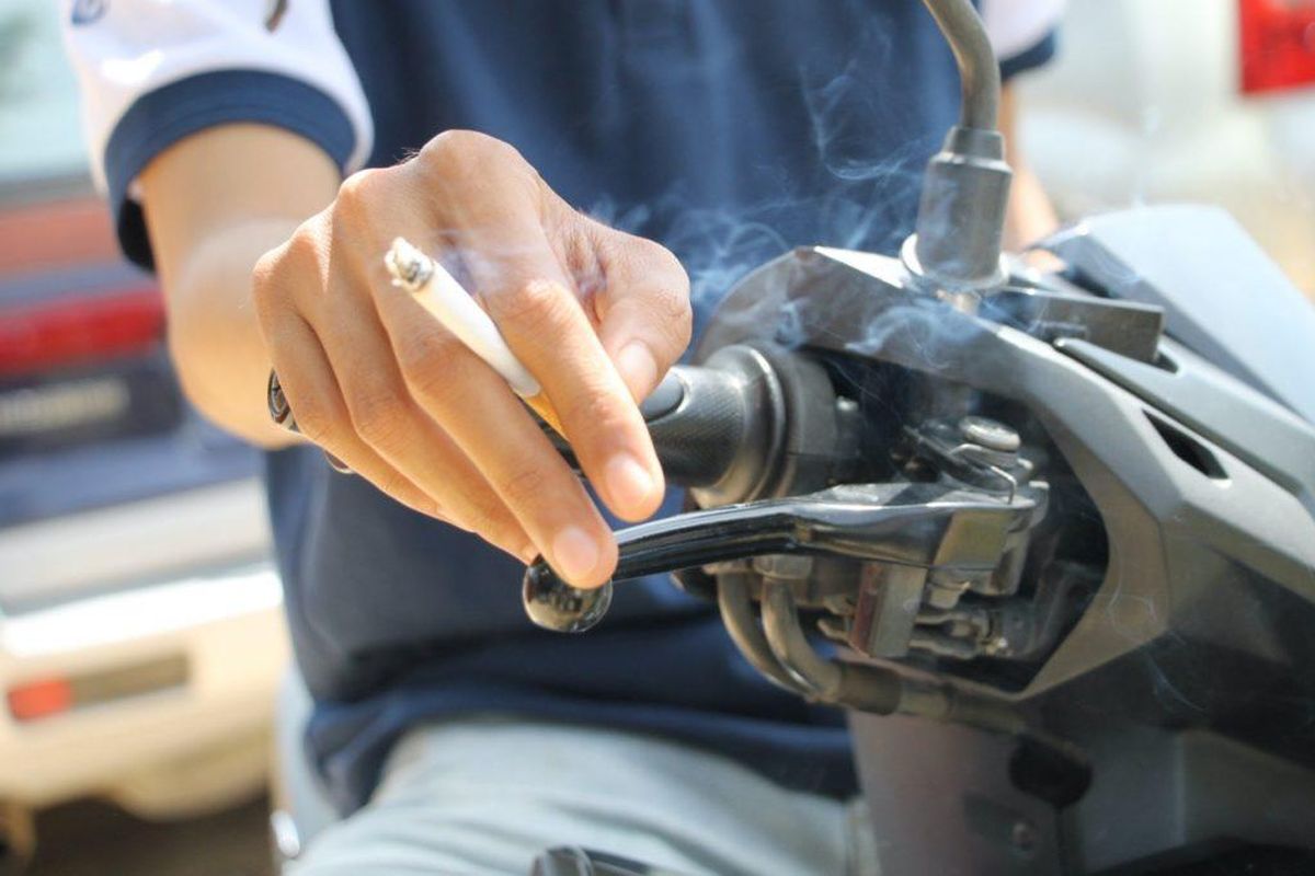 Efektivitas Sanksi Tilang Rp 750 Ribu untuk Pengendara Merokok