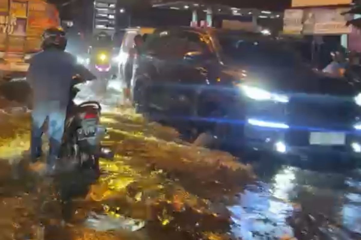 Pengendara Wajib Tahu Cara Penanganan Awal Motor Mogok karena Banjir