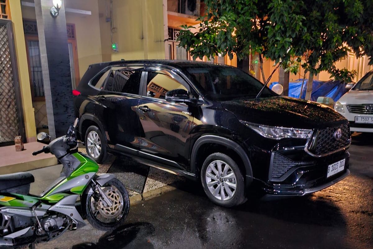 Toyota Innova Zenix, hybrid, Khalifa Bening Jiwa, Hybrid, irit BBM, Kelebihan dan Kekurangan Toyota Innova Zenix Hybrid dari Pemilik