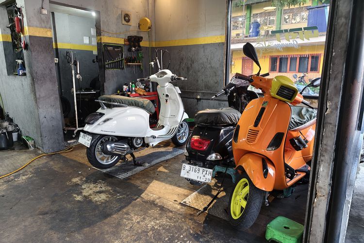 Periode Servis Vespa Matik untuk Harian: 2.000 Km atau 2 Bulan Sekali