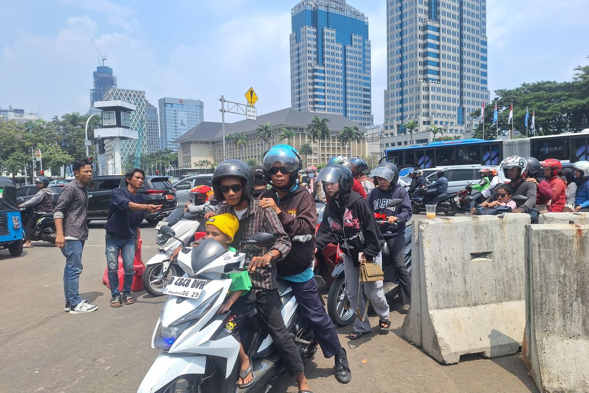 pungutan liar, jukir resmi, jukir liar, Jukir resmi, Jukir liar, Pungutan liar, sistem parkir digital, Pentingnya Memahami Jukir Resmi dan Jukir Liar di Jalan