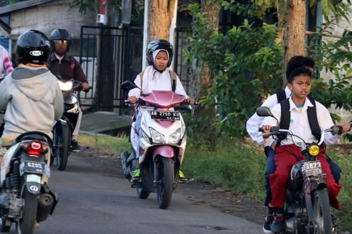 Gubernur Jawa Barat, Dedi Mulyadi, sepeda motor, kendaraan bermotor, otomotif, gubernur jawa barat, larangan sepeda motor, Pelajar Daerah Terpencil Masih Dibolehkan Bawa Motor ke Sekolah