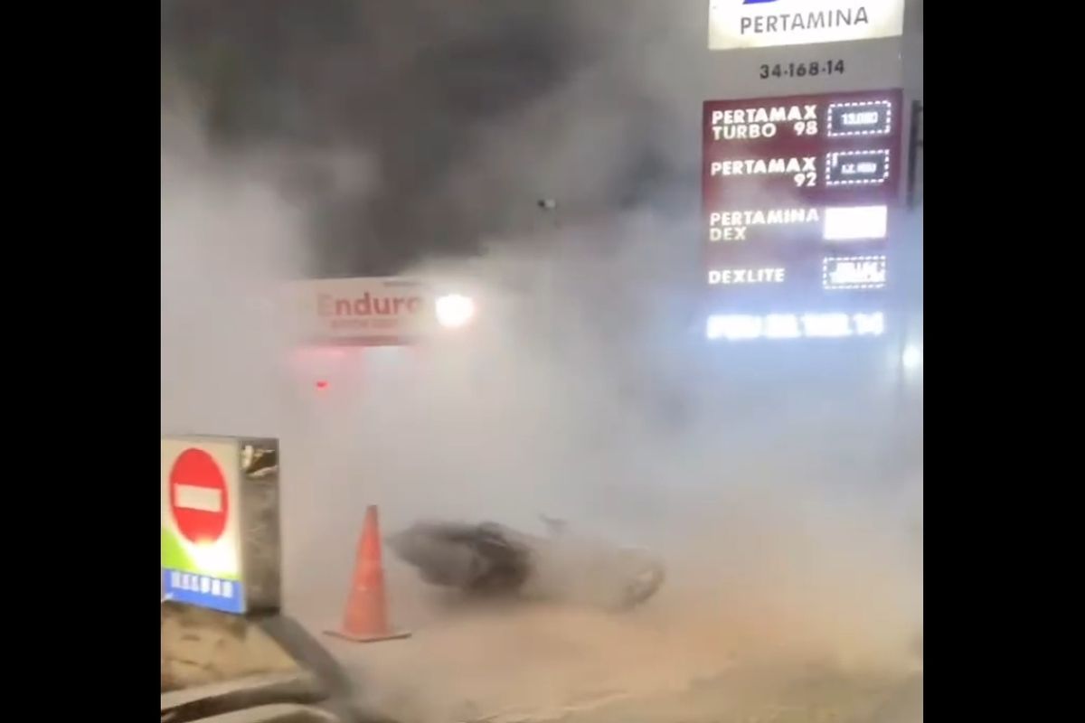 motor, motor terbakar, Motor, penyebab motor terbakar, sepeda motor, motor terbakar di SPBU, Viral, Video Sepeda Motor Terbakar di SPBU Cibubur